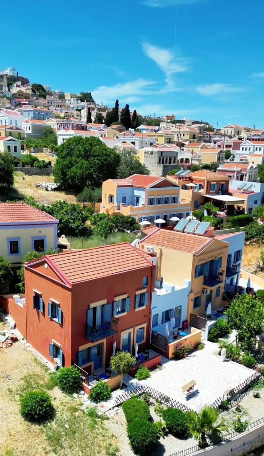 Aparthotel Taxiarchis Symi Exterior foto