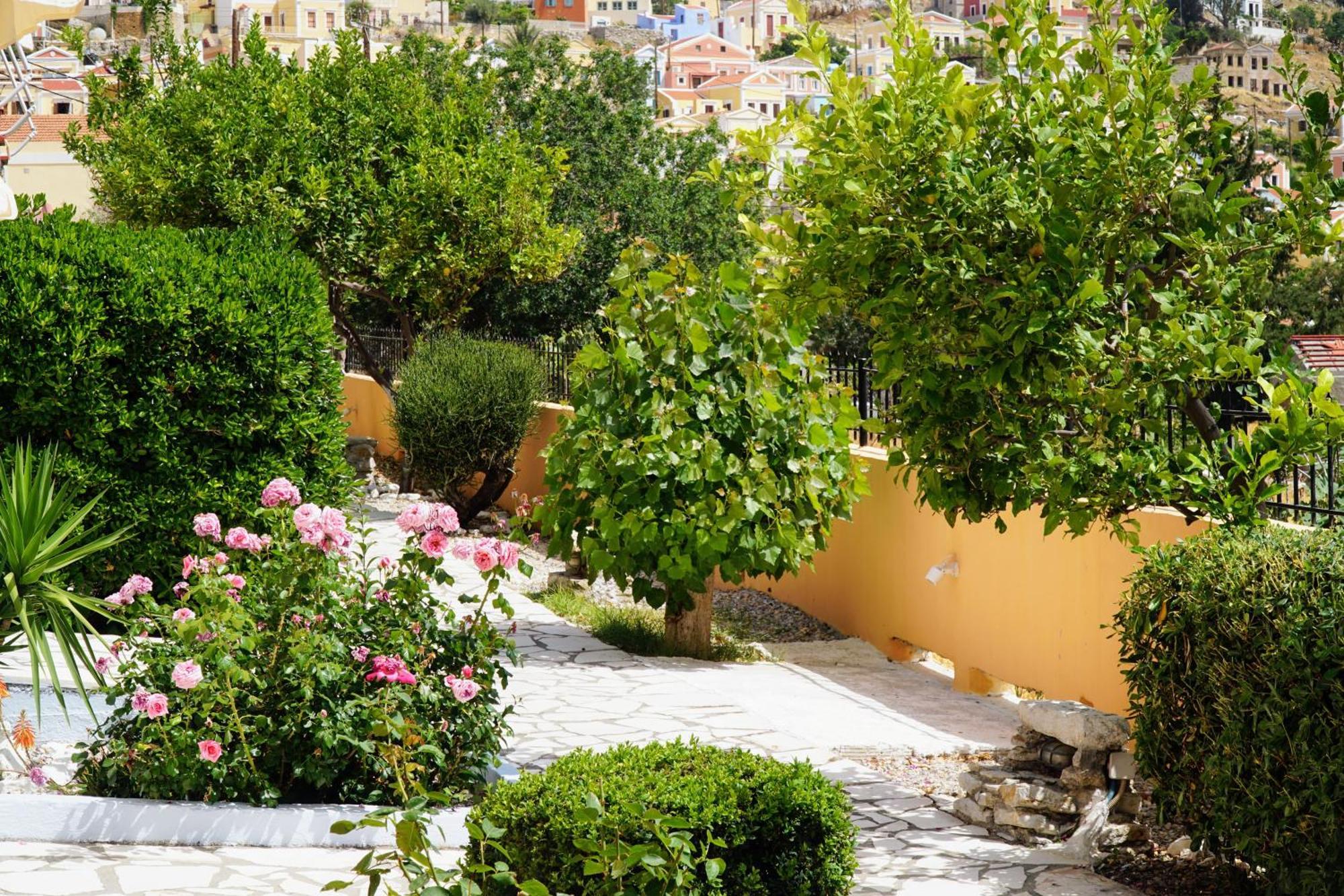 Aparthotel Taxiarchis Symi Exterior foto