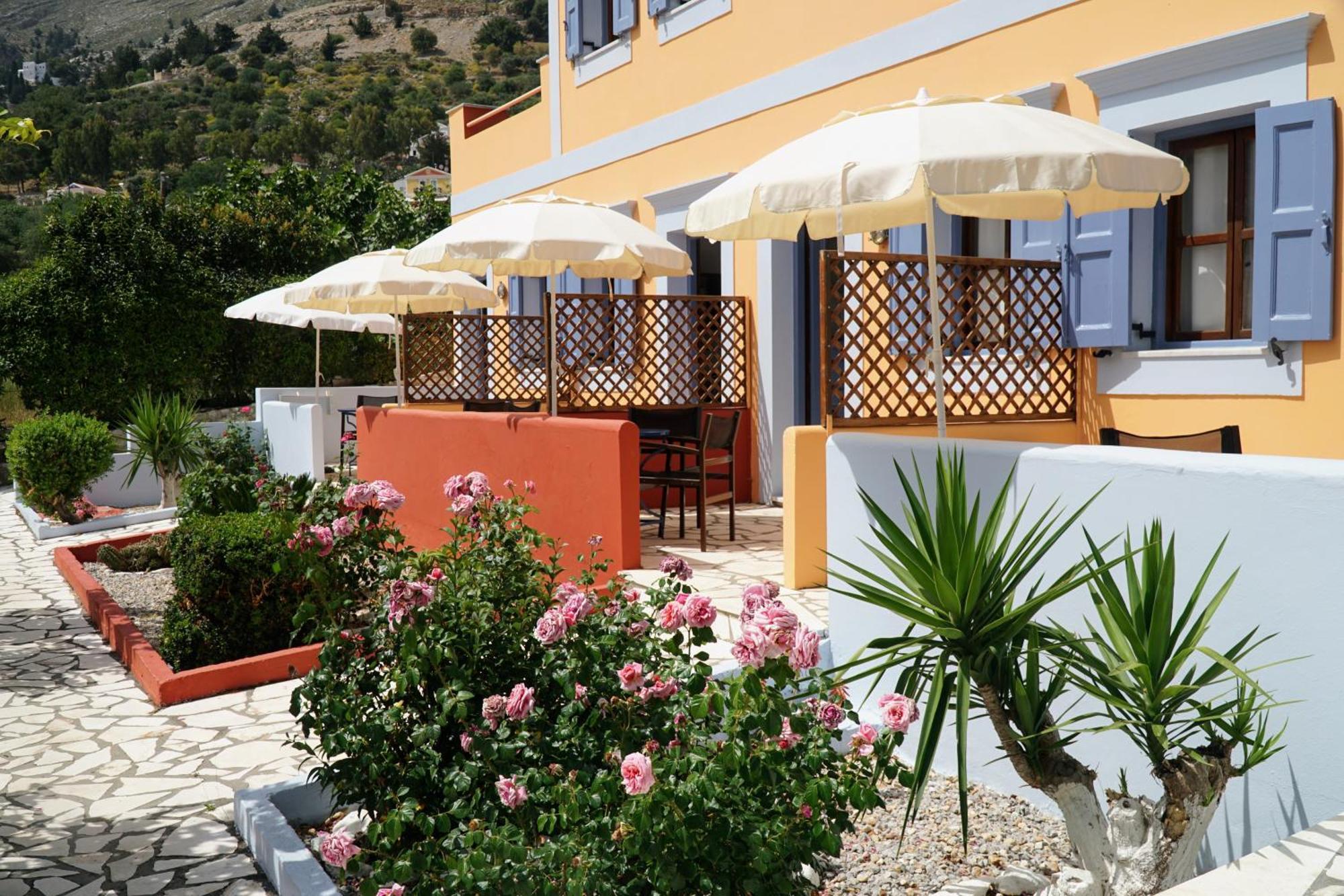 Aparthotel Taxiarchis Symi Exterior foto